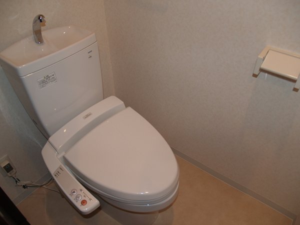 トイレ　温水洗浄便座