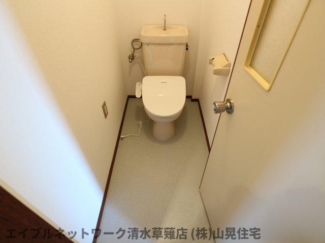 トイレ　落ち着いた色調のトイレです