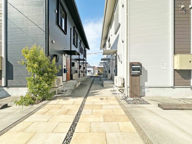 エントランス　落ち着いたエントランスです