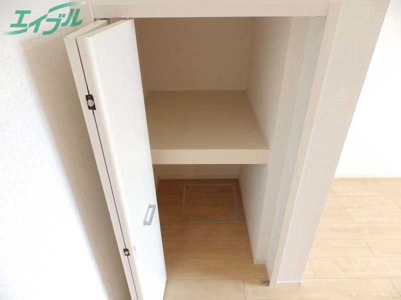 収納　同型参考写真