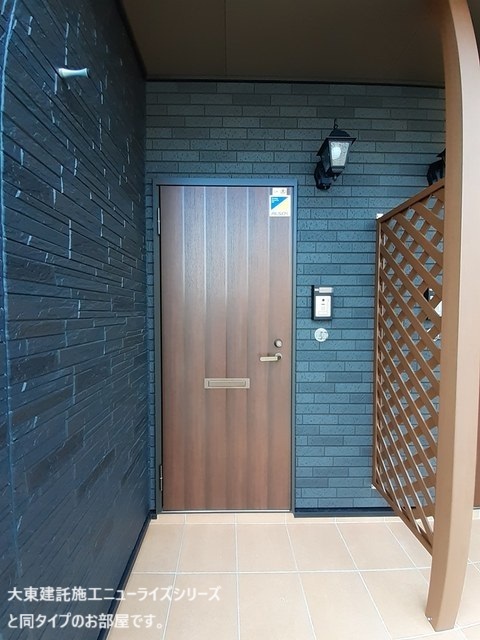 玄関　同物件別号室の写真です。