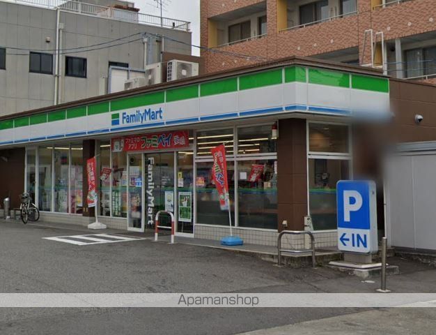 コンビニ　ファミリーマート（コンビニ）まで735m