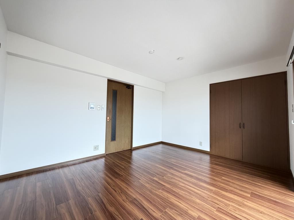 居室・リビング　玄関からお部屋が丸見えになりません