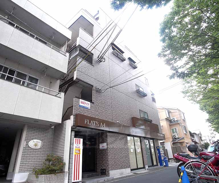 建物外観　しっかりした外観です。