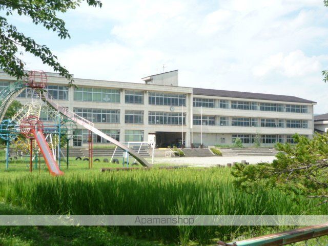 小学校　岡谷市小学校岡谷田中小学校（小学校）まで963m