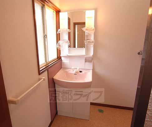 洗面設備　シャンプードレッサーつきです。