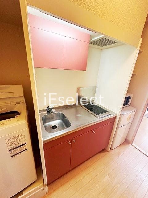 キッチン　IHコンロ付きのシステムキッチン