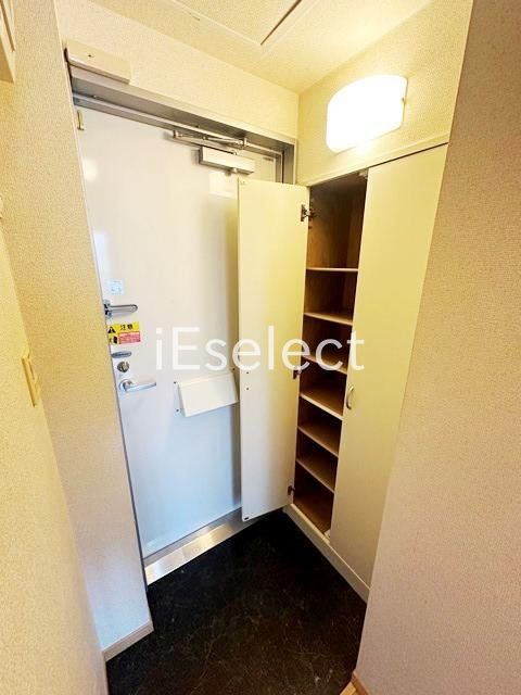 玄関　玄関にはシューズボックスがあります