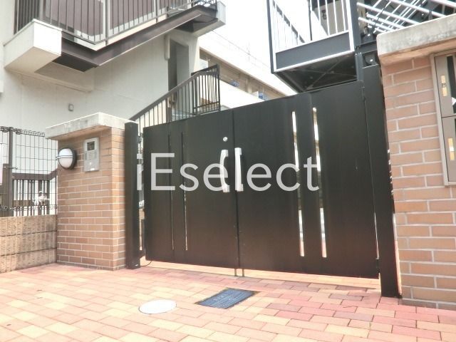 エントランス　防犯面も安心オートロックゲート付き