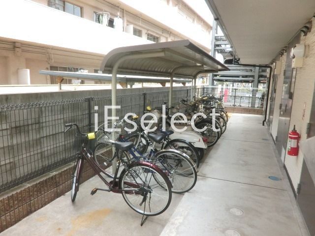 その他共有部分　屋根付き駐輪場
