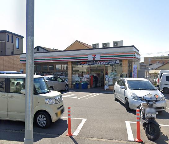 コンビニ　セブンイレブン（コンビニ）まで377m