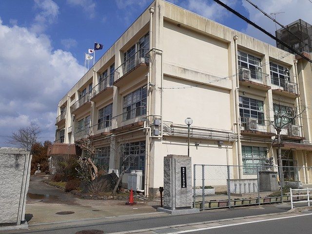 小学校　南丹市立八木西小学校（小学校）まで276m