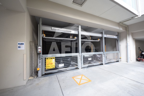 駐車場　アーデンタワー本町イースト　駐車場