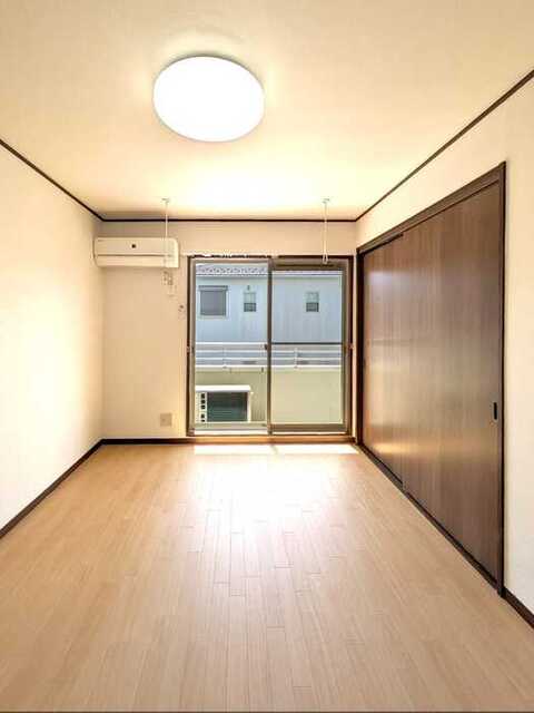 居室・リビング　洋室（ＤＫ側）