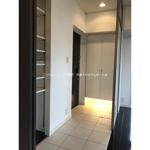 玄関　※別部屋参考写真です
