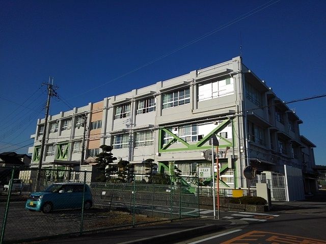 小学校　岩出市立山崎小学校様（小学校）まで900m