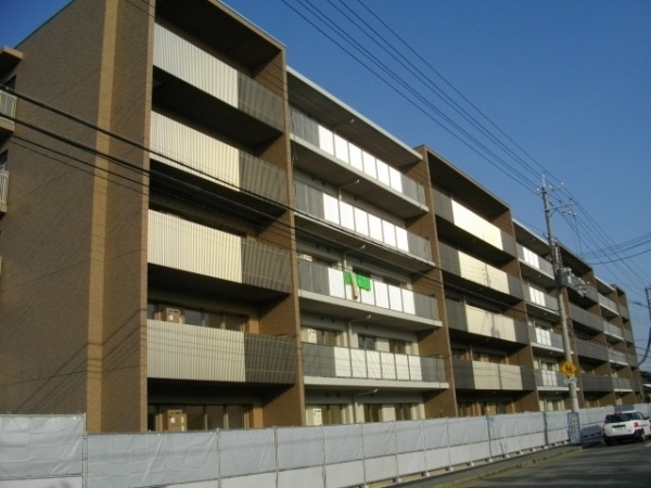 建物外観　オートロック・宅配BOX付きで安心です！