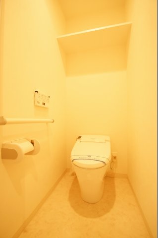 トイレ　個室タイプのトイレ