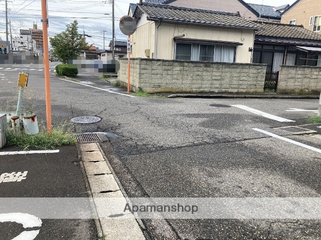 その他　前面道路（その他）まで0m