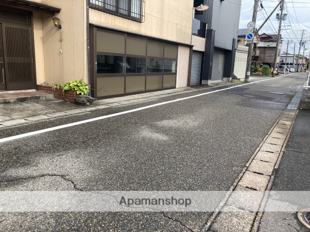 その他　前面道路（その他）まで0m