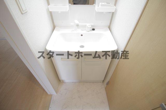 洗面設備　コンパクトで使いやすい洗面所