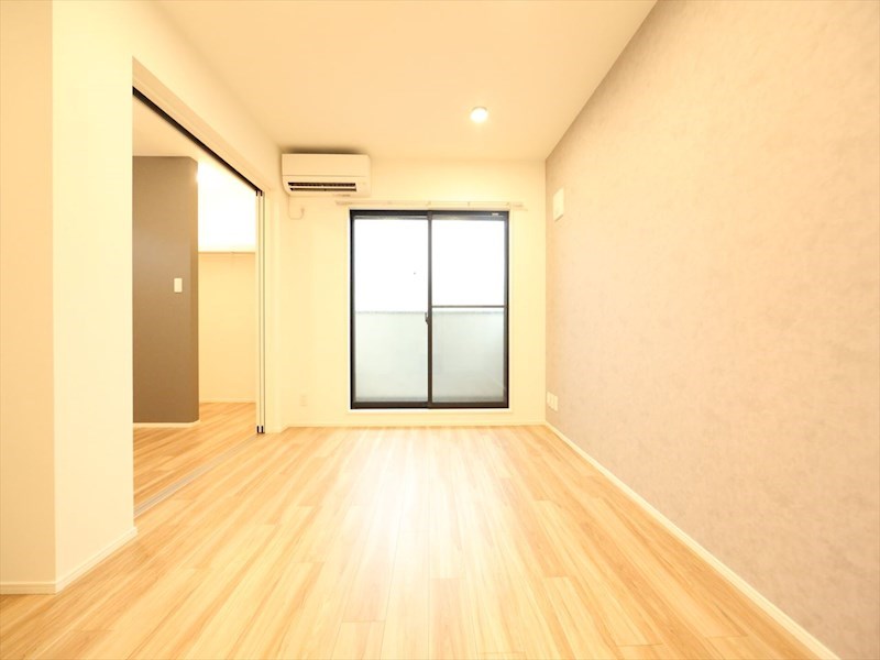 バルコニー　ＬＤＫ8.8帖　システムキッチン　エアコン完備　バルコニー