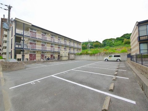 駐車場　駐車場に車を止められます