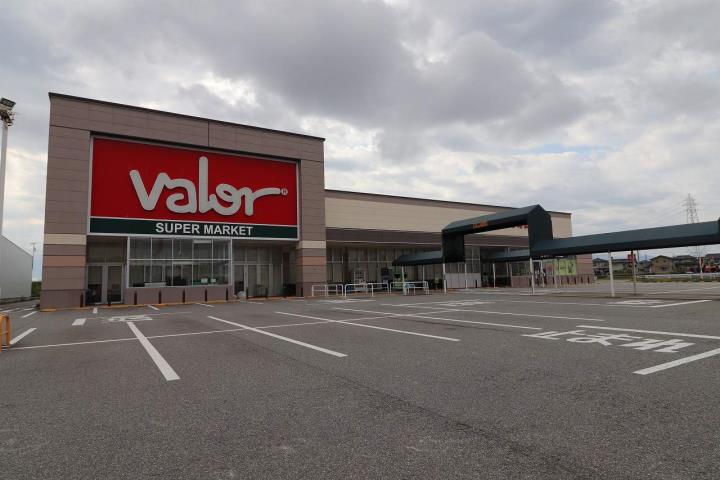 スーパー　バロー石坂店（スーパー）まで902m