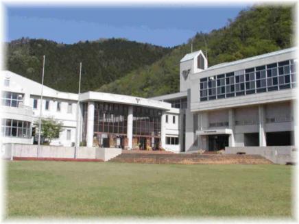 中学校　養父市立養父中学校（中学校）まで167m