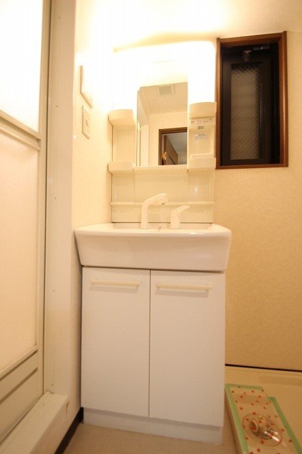 洗面設備　同物件、別号室のものです。