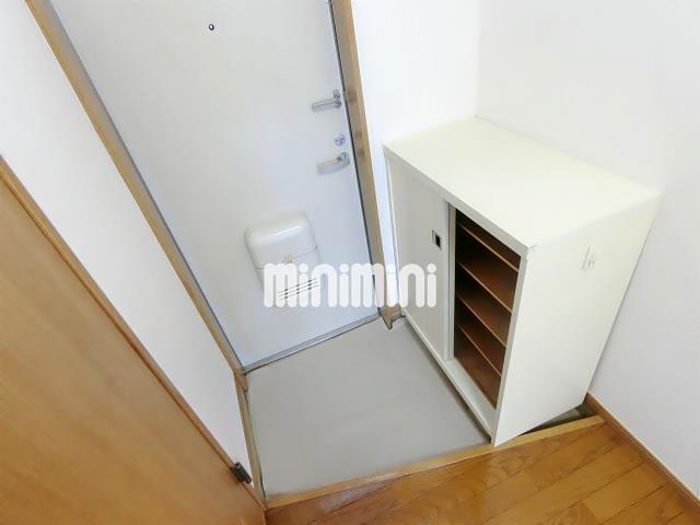 玄関　玄関にはもちろん下駄箱が付いています。