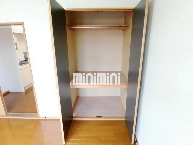 収納　仕切り、奥行きがあり収納に便利ですね。