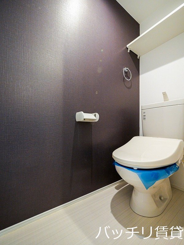 トイレ　別号室タイプの為、現状を優先致します。