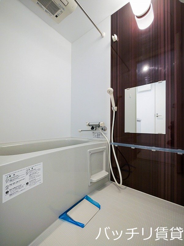 バス・シャワールーム　別号室タイプの為、現状を優先致します。