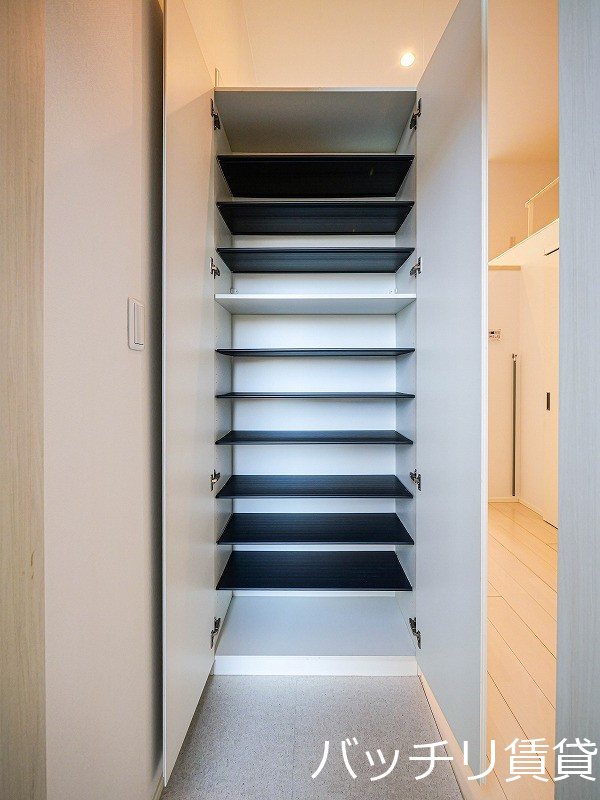 玄関　別号室タイプの為、現状を優先致します。