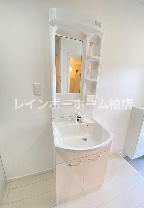 洗面設備　ゆったりとスペースのある洗面所