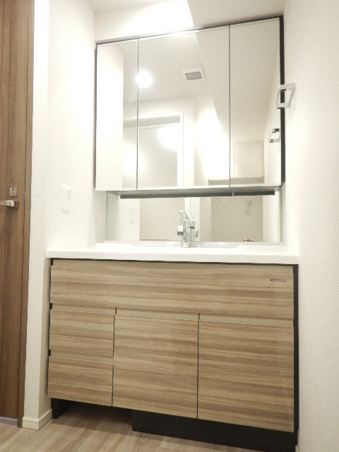 洗面設備　スペースが確保できる洗面所です