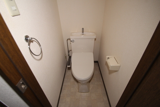 トイレ　他部屋の写真です。