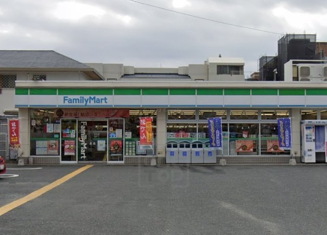 コンビニ　ファミリーマート　豊中中桜塚（コンビニ）まで393m