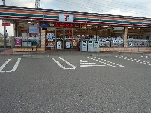 コンビニ　セブンイレブン西尾巨海町店（コンビニ）まで1400m