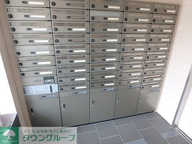 その他共有部分　ポスト下部が宅配ボックスです