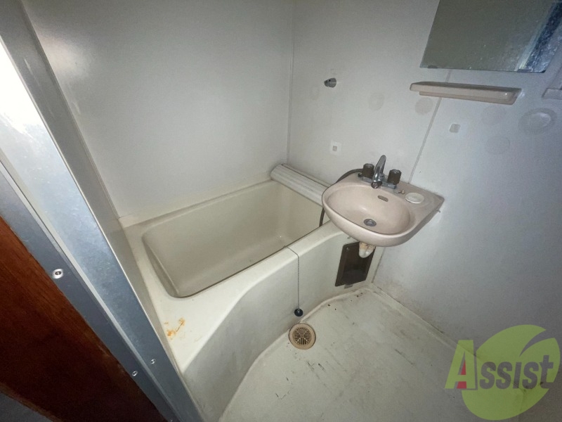 バス・シャワールーム　浴室はこちらのユニットバスです。一日の疲れを癒しましょう。