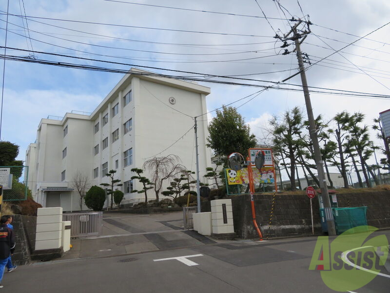 中学校　仙台市立南光台中学校（中学校）まで851m