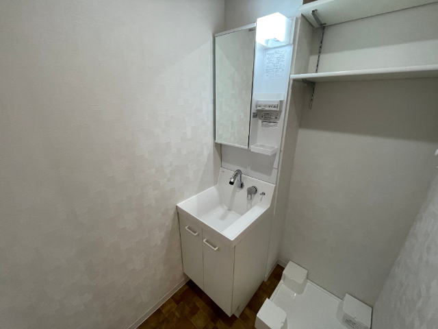 洗面設備　他部屋の参考写真でございます。