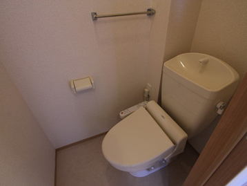 トイレ　温水シャワー付きトイレです