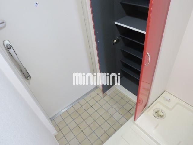 玄関　たっぷり入るシューズボックスです