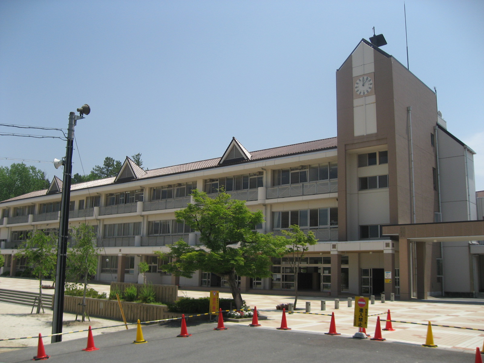 小学校　土岐市立下石小学校（小学校）まで694m