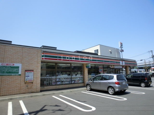 コンビニ　セブンイレブン札幌北31条東店（コンビニ）まで422m