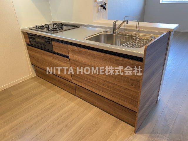 キッチン　３口コンロを設置したカウンターキッチンです◇