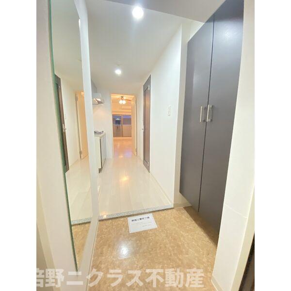 玄関　内装は別部屋の参考写真です。